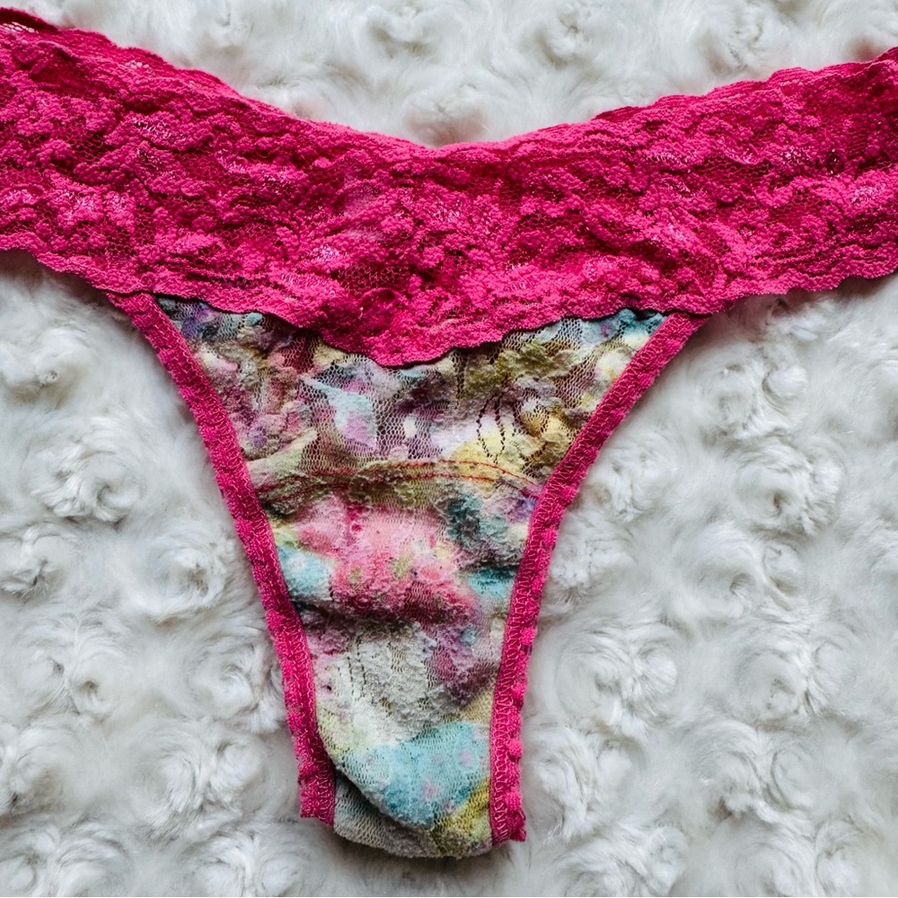 Hanky Panky Signature Pink Lace Cotton Spandex Floral Thong Undies Panties